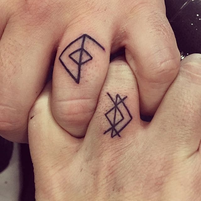 símbolo celta del amor eterno tatuaje