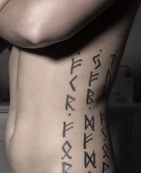 runas celtas tatuajes mujer