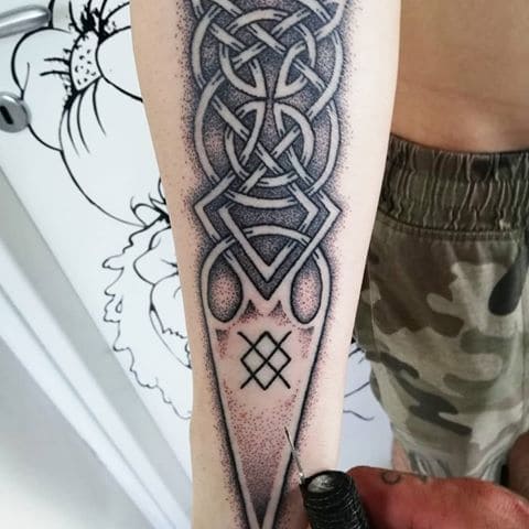 tattoos nórdicos lanza gungnir